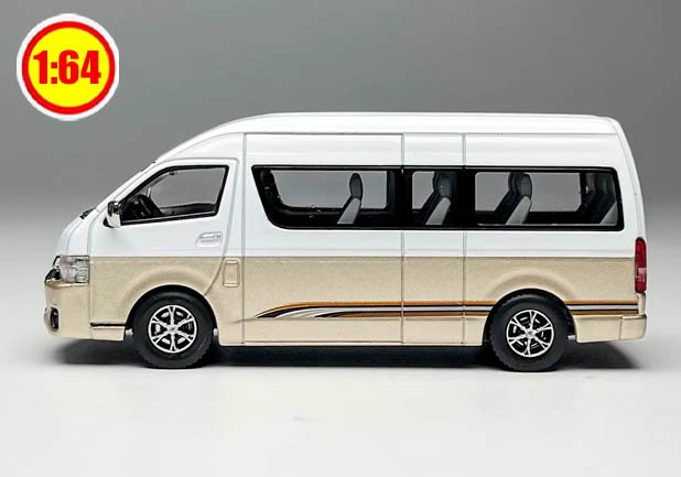 TOYOTA HIACE BUFALO 1/64 — foto 2